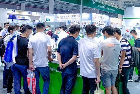 在選擇優(yōu)質(zhì)風塔卷板機時，您需要了解以下幾點